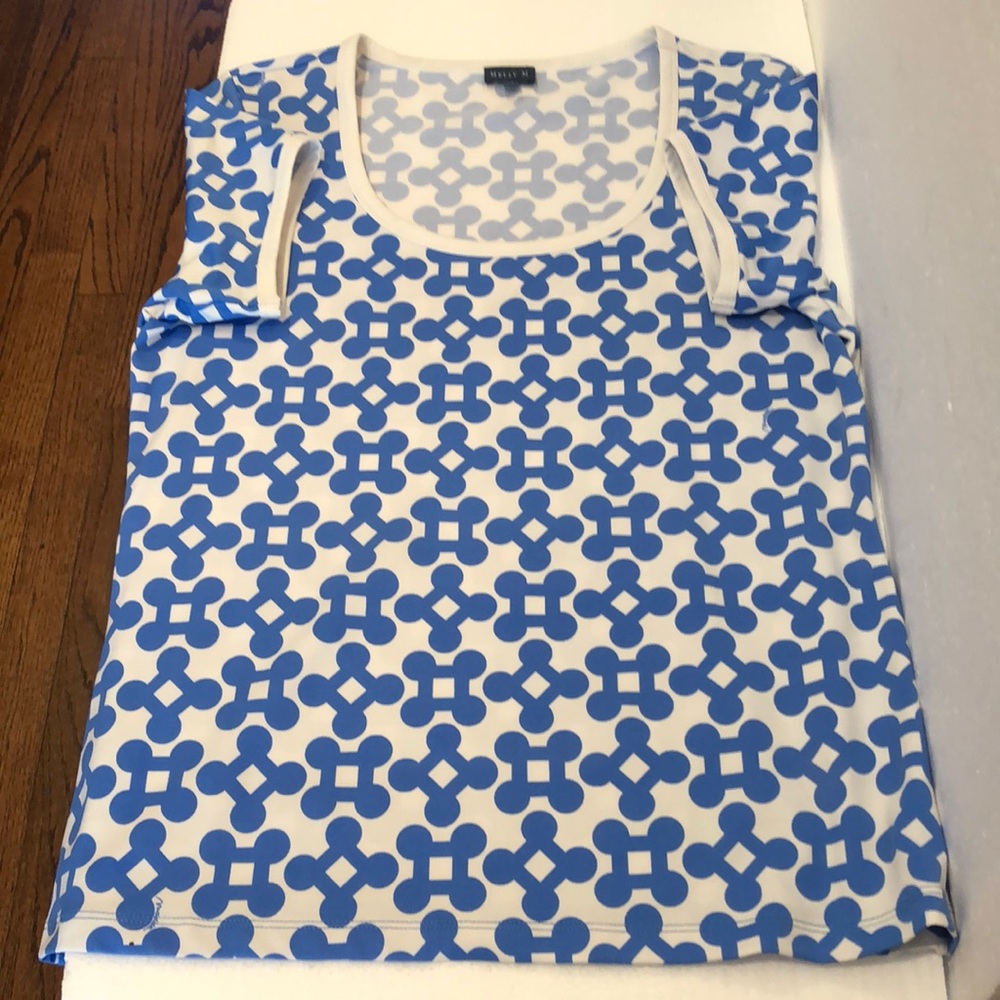 Melly M short sleeve top! Size M. 92% Nylon and 8% Spandex. Gently worn